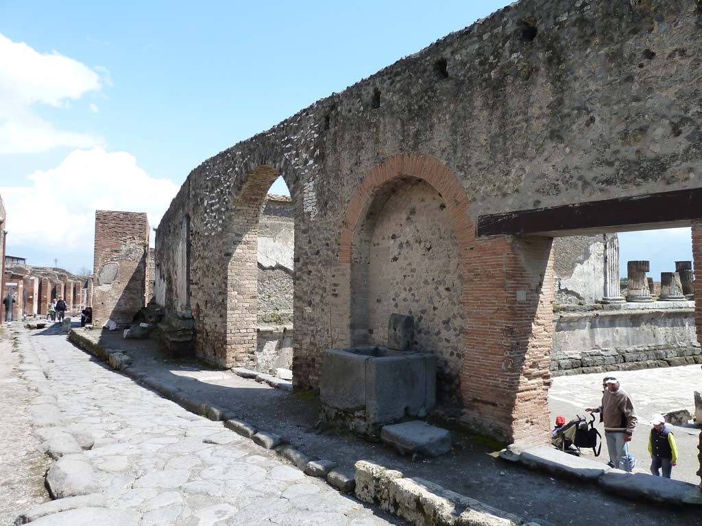 Arched entrance in north-west corner of Forum. May 2010. Looking east on Vicolo dei Soprastanti.