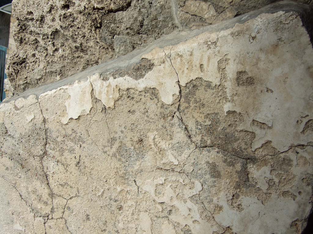 Pompeii Porta Marina. December 2006. Detail of pedestrian tunnel plaster at west end of north wall.