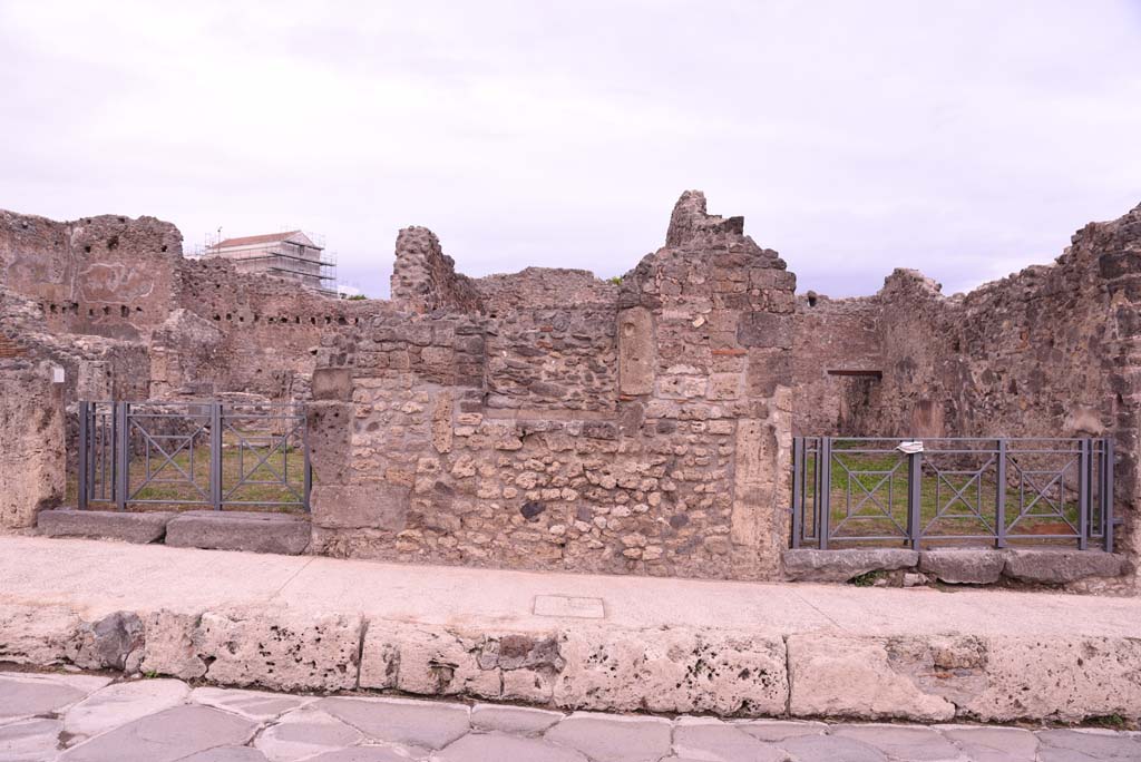 I.4.12, on left, and I.4.11, on right, Pompeii. October 2019. Looking east towards entrance doorways on Via Stabiana.     
Foto Tobias Busen, ERC Grant 681269 DCOR.
