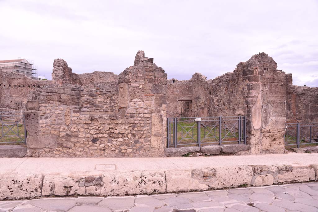 I.4.12, on left, and I.4.11, in centre, and I.4.10, on right, Pompeii. October 2019. Looking east on Via Stabiana.     
Foto Tobias Busen, ERC Grant 681269 DCOR.

