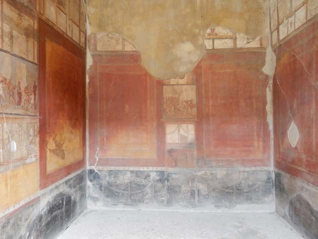 I.10.4 Pompeii. October 2017. Room 4, looking towards the east wall.
Foto Annette Haug, ERC Grant 681269 DCOR.


