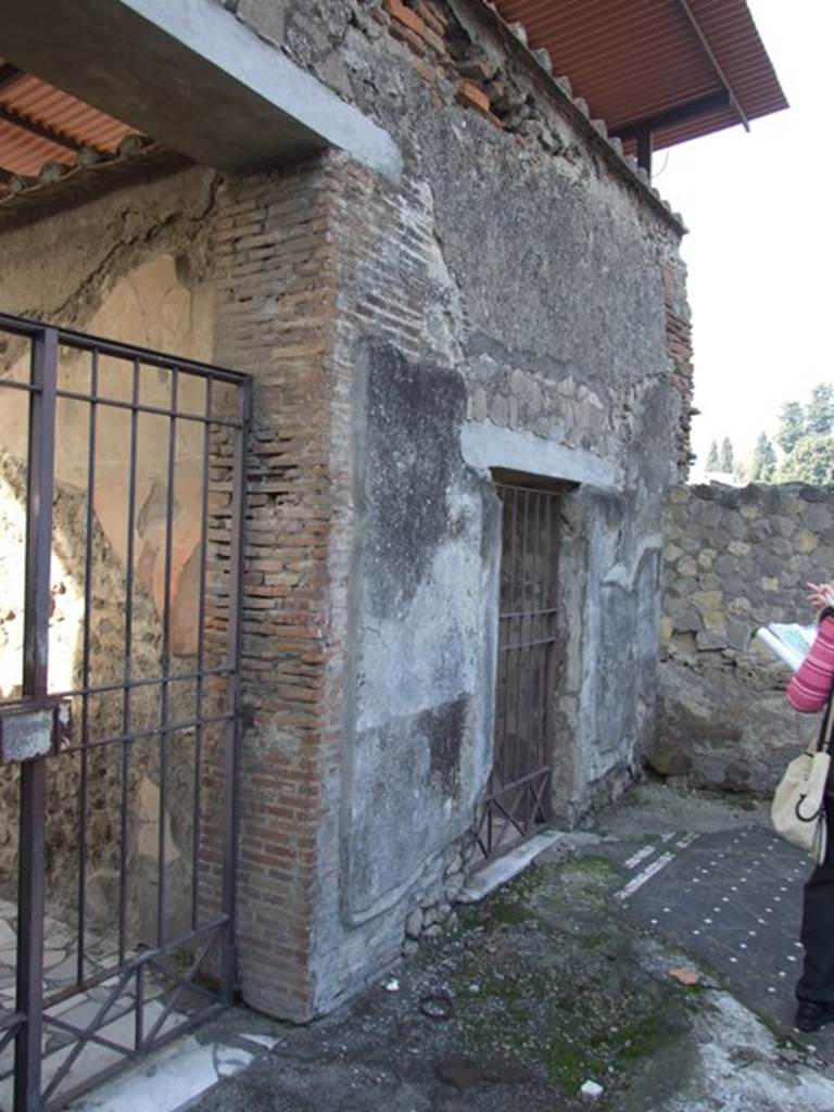 VI.1.7 Pompeii. December 2007.  Looking from atrium at the main entrance on left and door to entrance at VI.1.6, on right.
