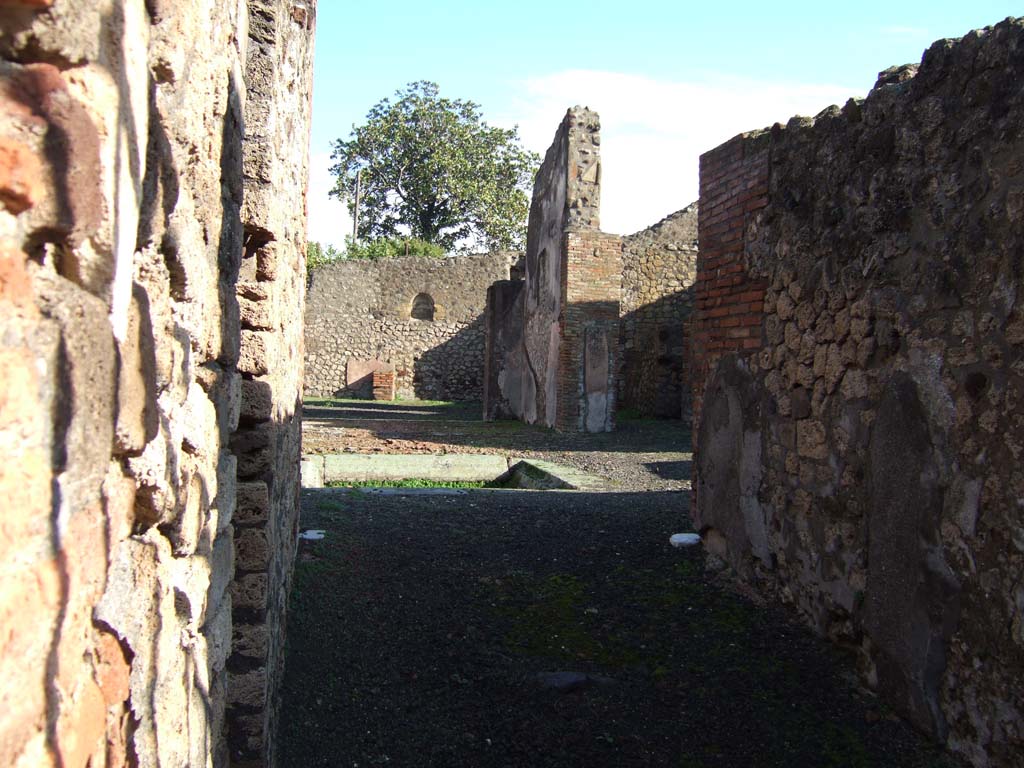 VI.3.7 Pompeii. December 2005. South side of atrium from entrance corridor.