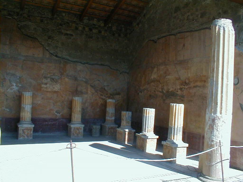 VI.9.2 Pompeii.  September 2005.  Room 24.  Corinthian Oecus. South east corner.
