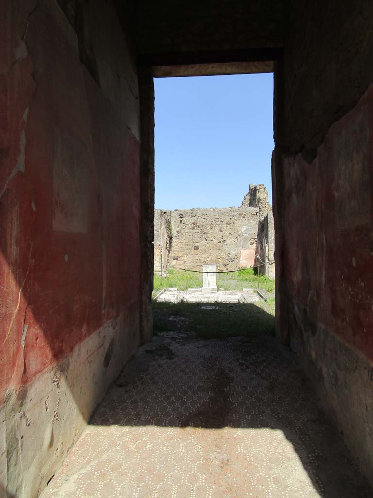 VI.9.2 Pompeii. April 2019. Looking east along entrance corridor towards atrium.
Photo courtesy of Rick Bauer.

