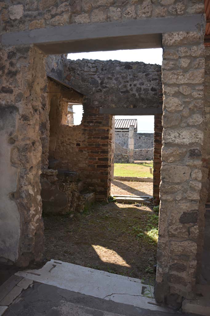 VII.1.40 Pompeii. September 2019. 
Room 13, looking south through doorway towards doorway to north portico.
Foto Annette Haug, ERC Grant 681269 DÉCOR.
