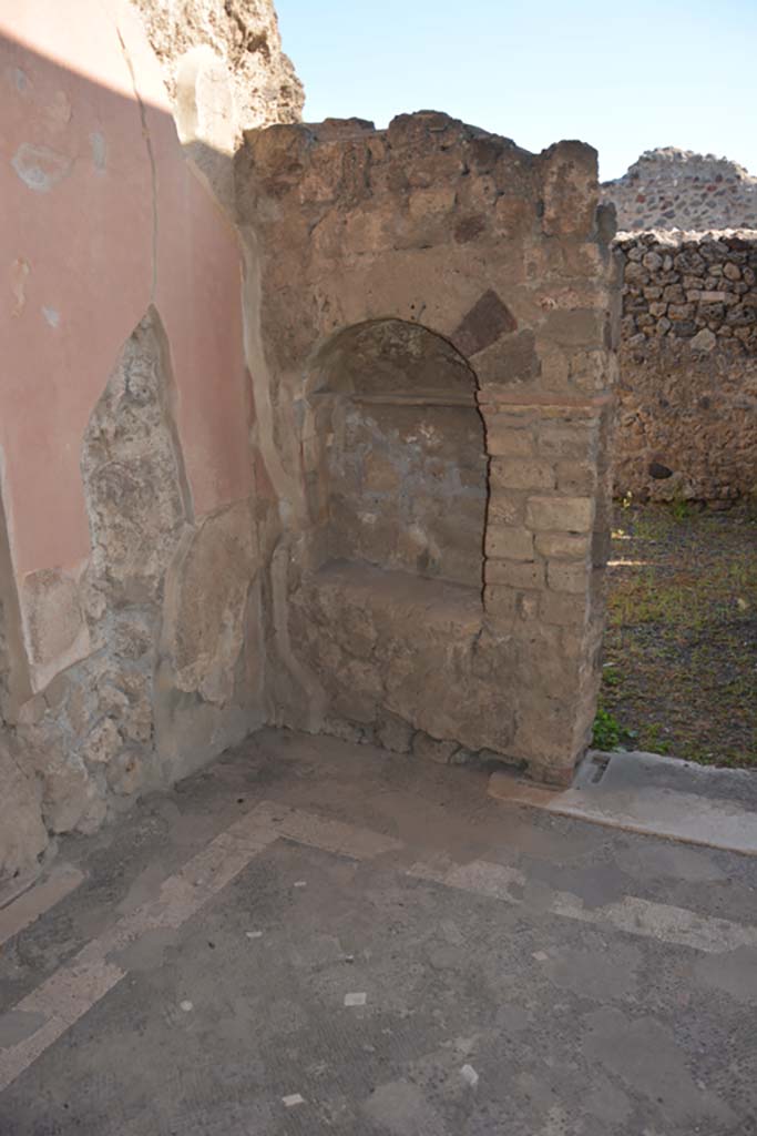VII.1.40 Pompeii. September 2019. 
North-east corner of atrium, with niche in east wall, near doorway to room 8.
Foto Annette Haug, ERC Grant 681269 DÉCOR.
