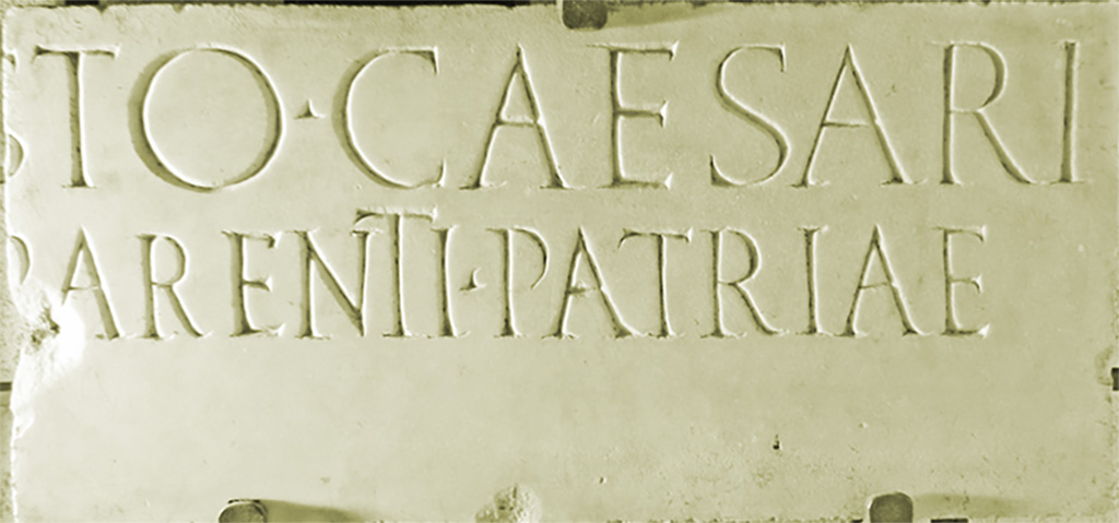 VII.4.1 Pompeii. Dedicatory inscription to Augustus Caesar.
[Augu]sto  Caesari
[...]  parenti  patriae     [CIL X 823]   

Now in Naples Archaeological Museum. Inventory number 3810.

