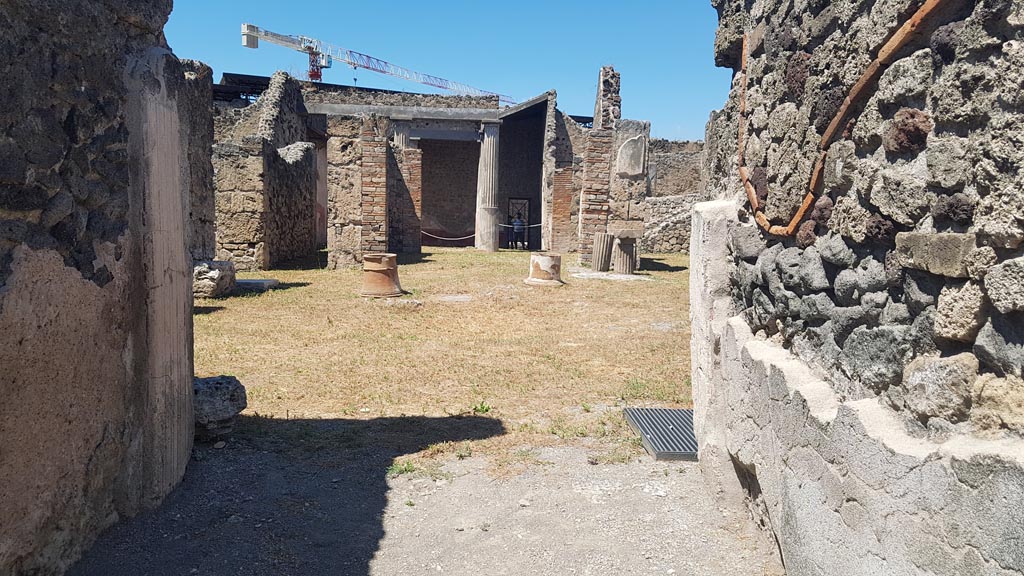 VII.7.10 Pompeii. August 2023. 
Looking north from entrance doorway across atrium towards peristyle and rear doorway at VII.7.13. Photo courtesy of Maribel Velasco.
