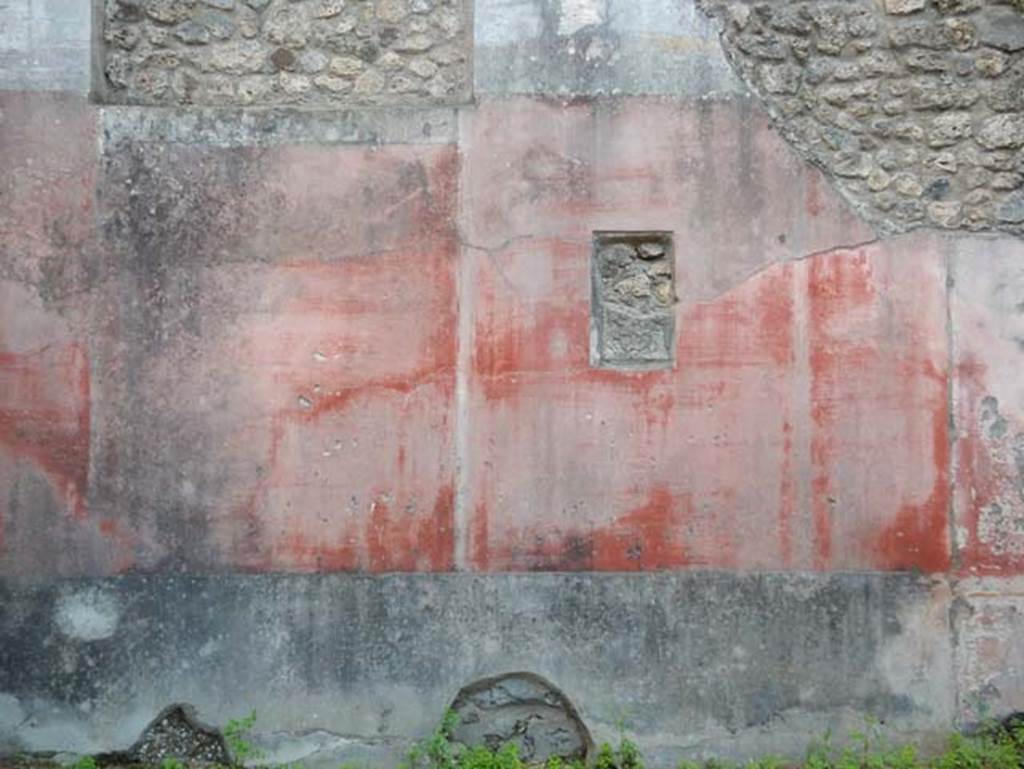 VIII.1.a, Pompeii. May 2018. Detail of painted west wall of peristyle. Photo courtesy of Buzz Ferebee.