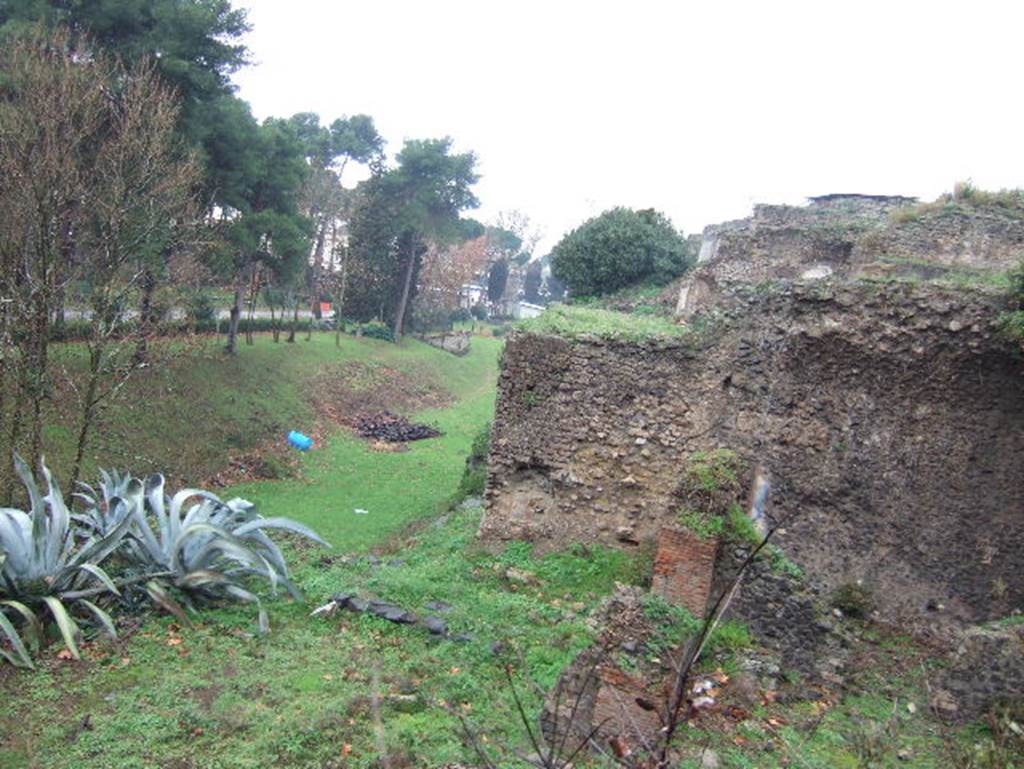 VIII.2.37 and VIII.2.39 Pompeii. December 2005. Looking west across their rears from Foro Triangolare.