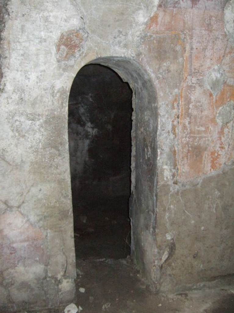 VIII.2.39 Pompeii. May 2006. Doorway to room 08, frigidarium, in west wall of room 06.
