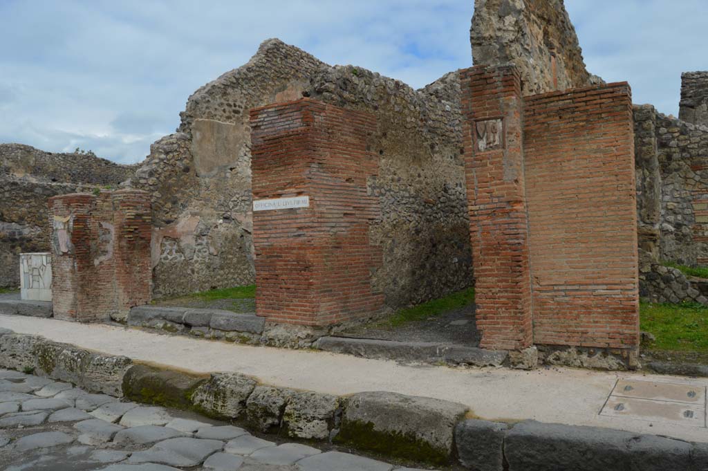 IX.1.3, on left, IX.1.4, and IX.1.5, on right, Pompeii. March 2018. Looking north along east side of Via Stabiana.
Foto Taylor Lauritsen, ERC Grant 681269 DCOR.
