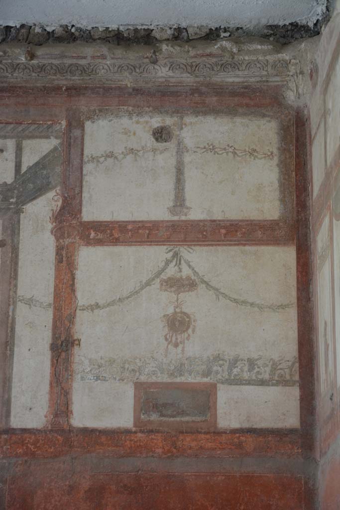 IX.5.6 Pompeii. May 2017. Room i, upper east wall at south end, painted panel.     
Foto Christian Beck, ERC Grant 681269 DCOR.
