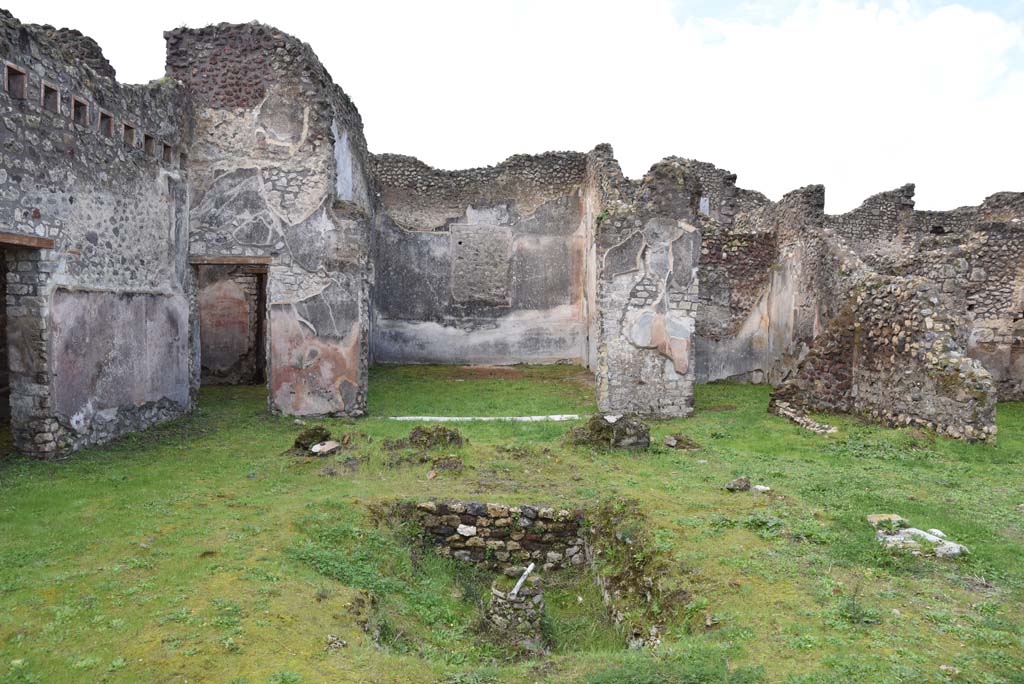 IX.5.18 Pompeii. March 2018. Atrium “b”, looking west from east side of pool. 
Foto Annette Haug, ERC Grant 681269 DÉCOR.
