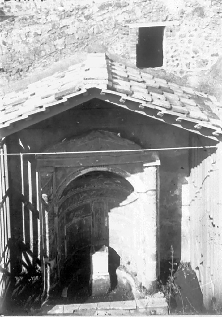 IX.7.20 Pompeii. 1931. Mosaic fountain.
DAIR 31.2473. Photo © Deutsches Archäologisches Institut, Abteilung Rom, Arkiv. 
See http://arachne.uni-koeln.de/item/marbilderbestand/936496
