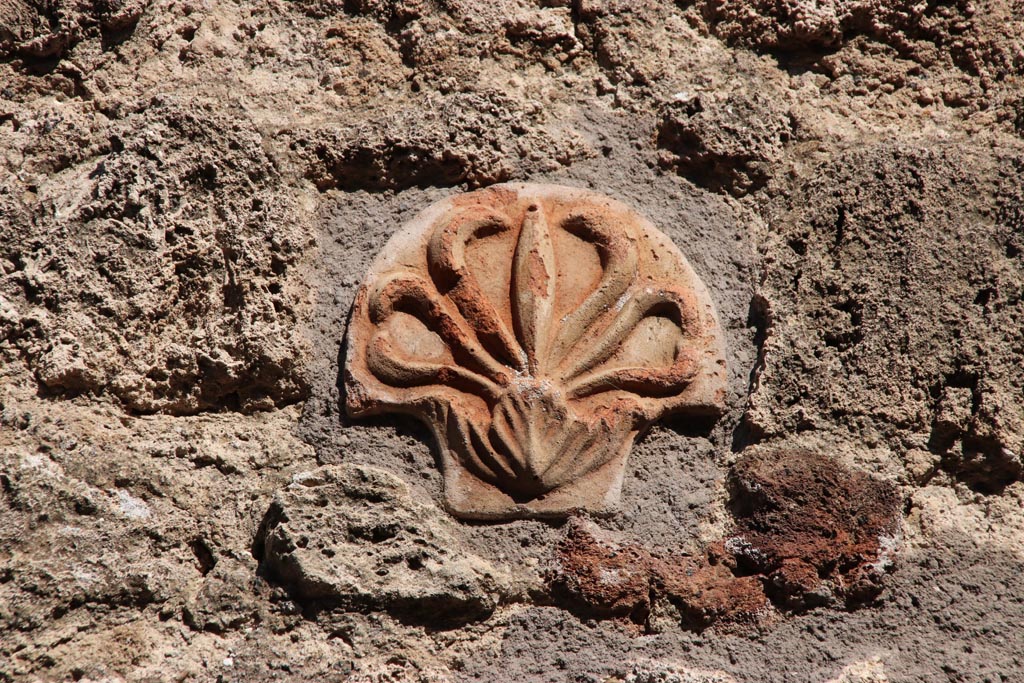 IX.7.21 Pompeii. October 2022. Detail of terracotta decoration. Photo courtesy of Klaus Heese. 

