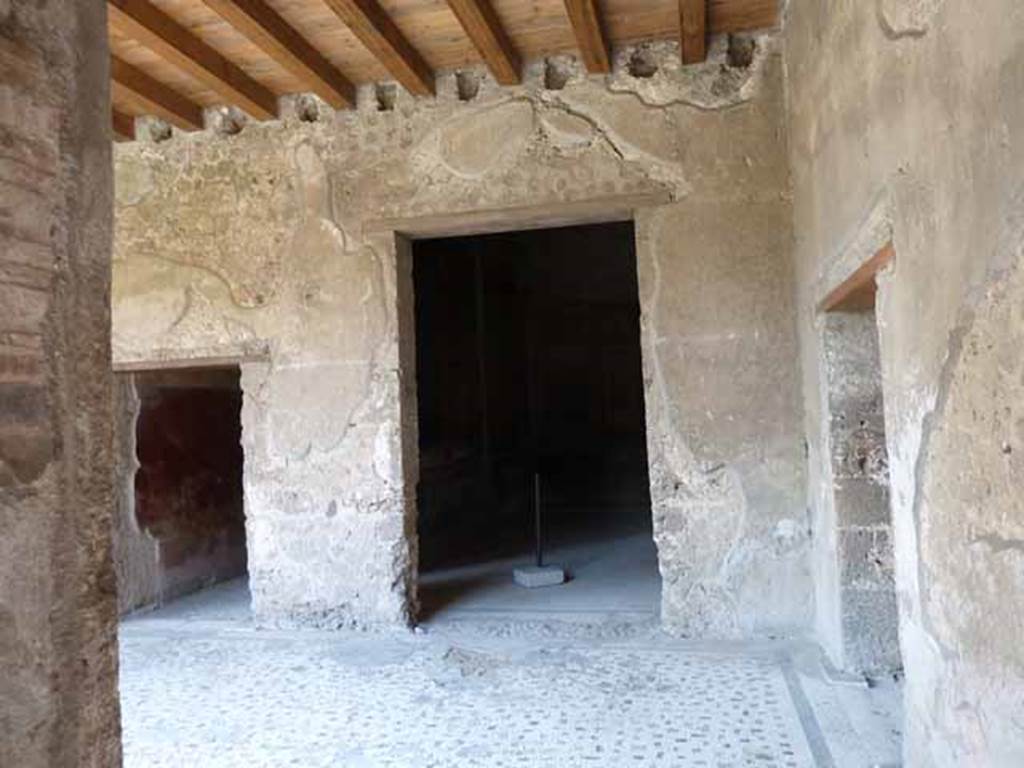 Villa of Mysteries, Pompeii. May 2010. Doorways to corridor F1, rooms 6 and 62. Looking north from portico P6.