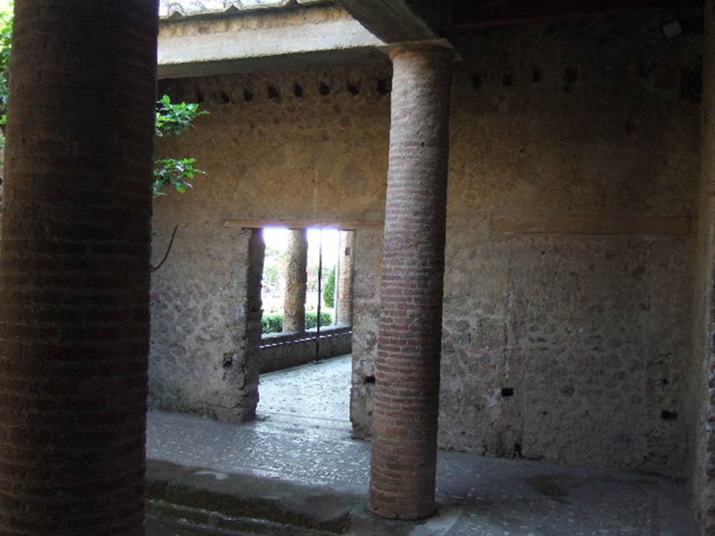 Villa of Mysteries, Pompeii. May 2006. Looking across room 62 towards doorway to portico P6, and blocked doorway to room 6.
