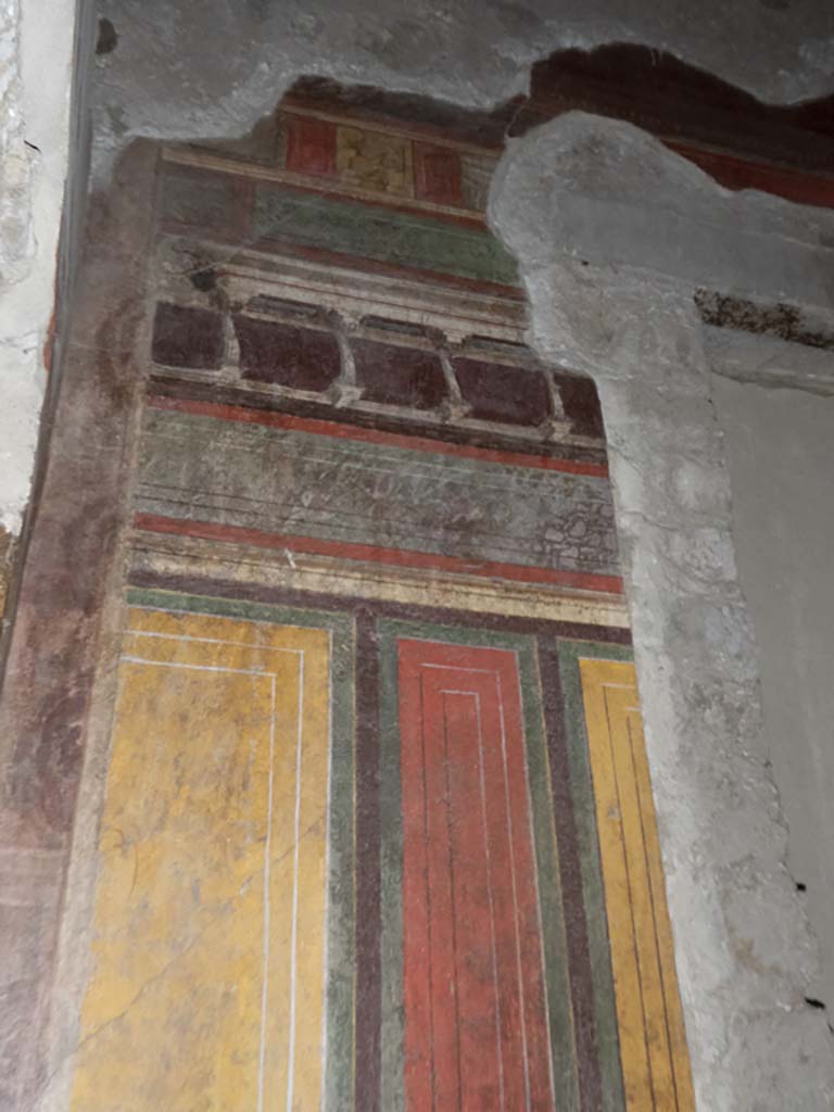 Villa of Mysteries, Pompeii. September 2017. Room 16, north wall at west end near doorway. 
Foto Annette Haug, ERC Grant 681269 DÉCOR.

