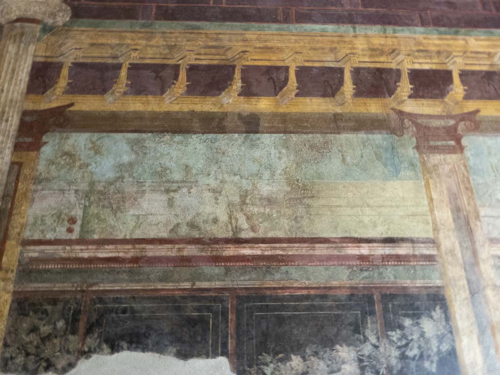 Villa of Mysteries, Pompeii. September 2017. Room 6, detail from upper east wall.
Foto Annette Haug, ERC Grant 681269 DÉCOR.
