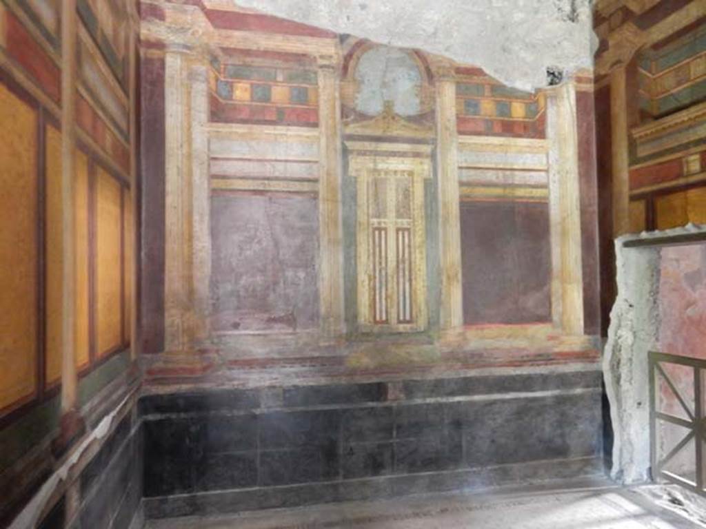 Villa of Mysteries, Pompeii. May 2015. Room 6, detail from north wall. Photo courtesy of Buzz Ferebee.