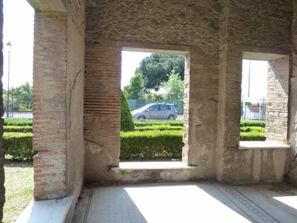 Villa of Mysteries, Pompeii. May 2010. Room 9, looking west across gardens.