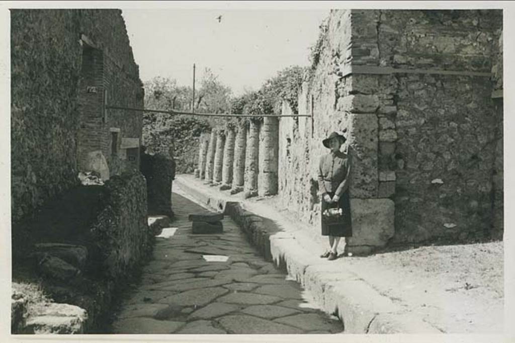 Vicolo dei Soprastanti between VII.15 and VII.16. March 1939 during a stop on a world cruise on SS Carinthia. Looking west from near VII.16.17, on right.  Photo courtesy of Rick Bauer.
