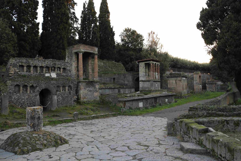 Pompeii Porta Nocera. December 2018. Looking west along south-west side of Via delle Tombe. Photo courtesy of Aude Durand.