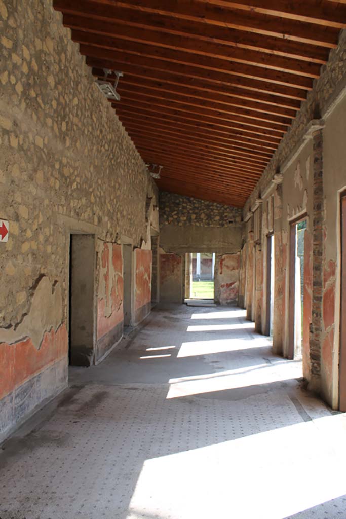 Oplontis Villa of Poppea, March 2014. Portico 24, looking east from west end.
Foto Annette Haug, ERC Grant 681269 DÉCOR.

