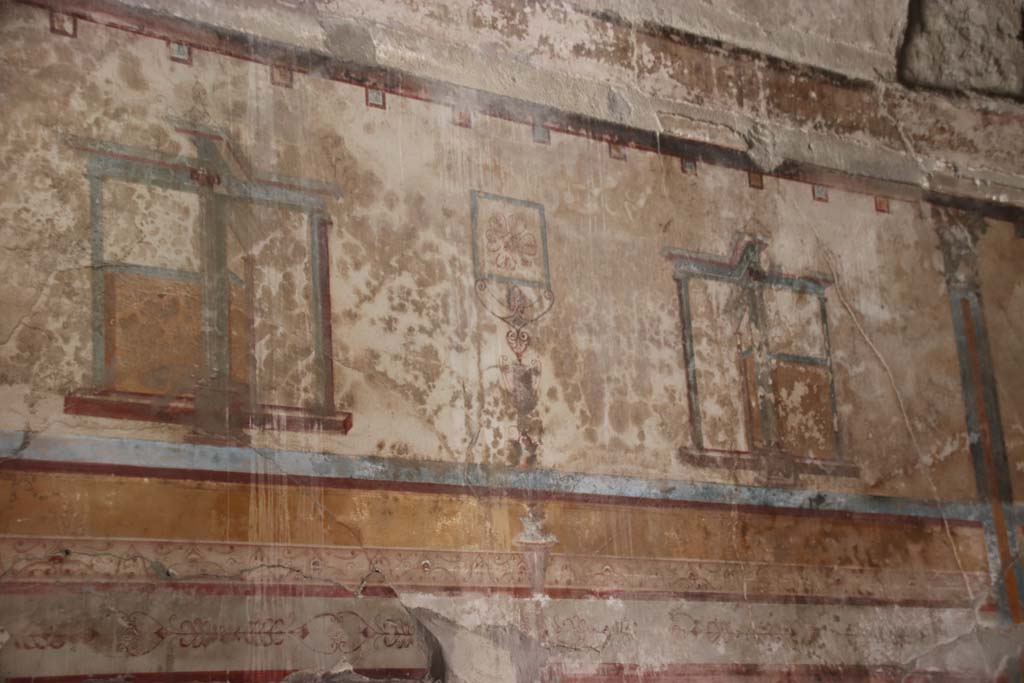 Oplontis Villa of Poppea, September 2021. Room 25, detail of upper west wall from entrance doorway. Photo courtesy of Klaus Heese.