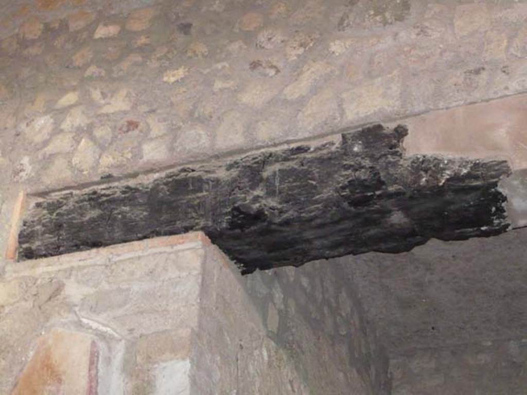 Oplontis, May 2010. Room 27, beam above the recess for the lararium. Photo courtesy of Buzz Ferebee.