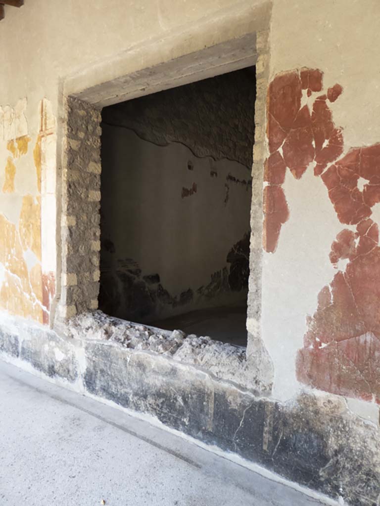 Oplontis Villa of Poppea, September 2017.
East portico 34, window into room 30, in south wall of portico. 
Foto Annette Haug, ERC Grant 681269 DÉCOR.
