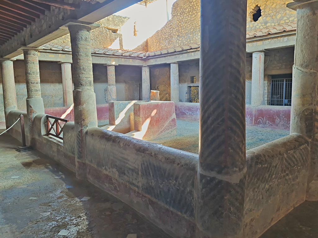 Oplontis Villa of Poppea, October 2023. Room 32, looking north-east across enclosed peristyle. Photo courtesy of Giuseppe Ciaramella. 
