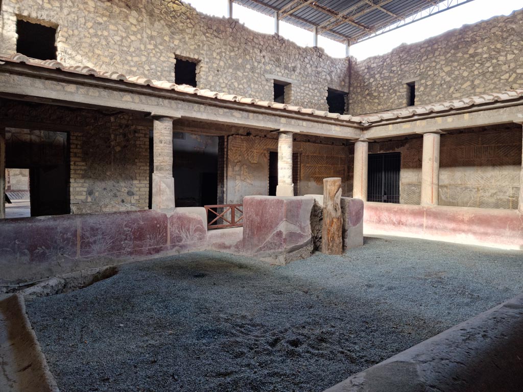 Oplontis Villa of Poppea, January 2023. Room 32, looking north-west across rustic courtyard. Photo courtesy of Miriam Colomer.