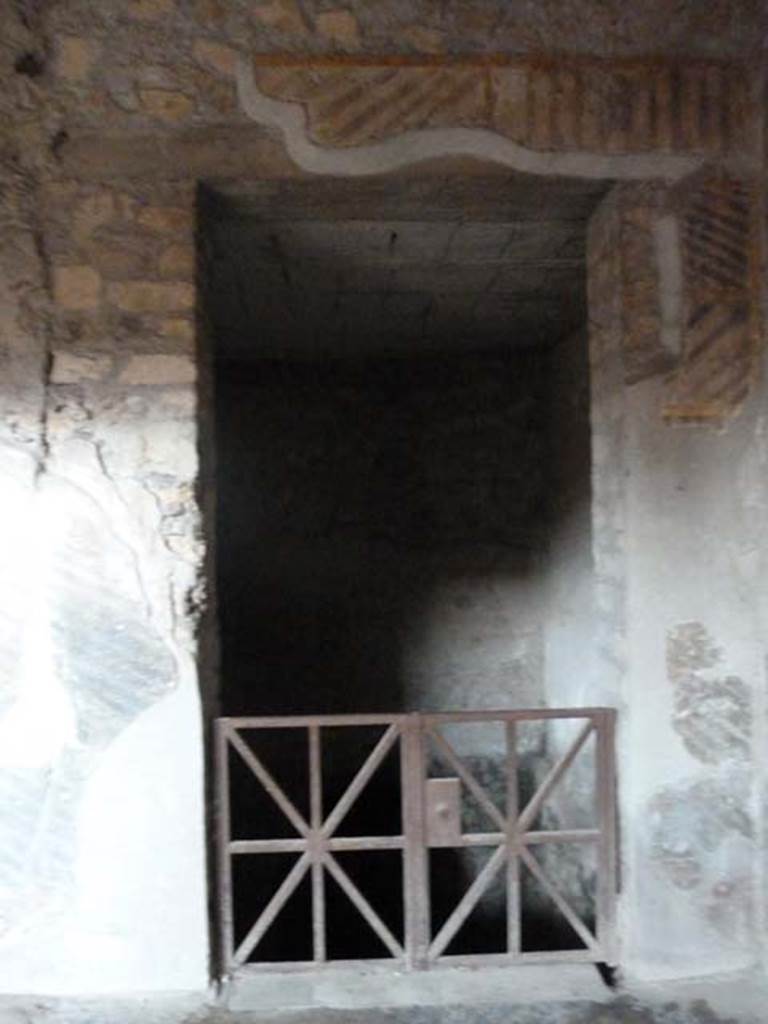Oplontis, September 2015. Room 32, doorway to room 36 in south-west corner of internal peristyle.