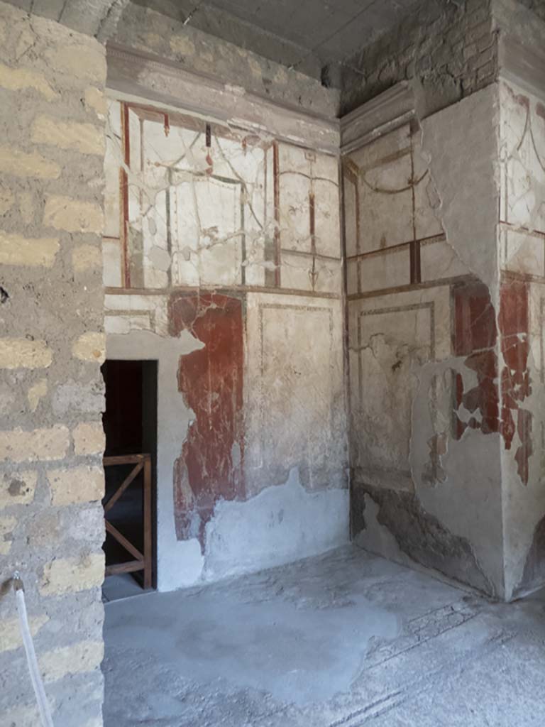Oplontis Villa of Poppea, September 2017. Room 41, looking towards alcove near west wall of cubiculum.
Foto Annette Haug, ERC Grant 681269 DÉCOR.
