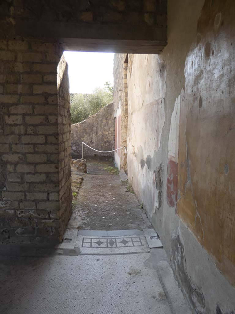 Oplontis Villa of Poppea, September 2017. 
Room 54, threshold of doorway looking east from East Portico 34. 
Foto Annette Haug, ERC Grant 681269 DÉCOR.
