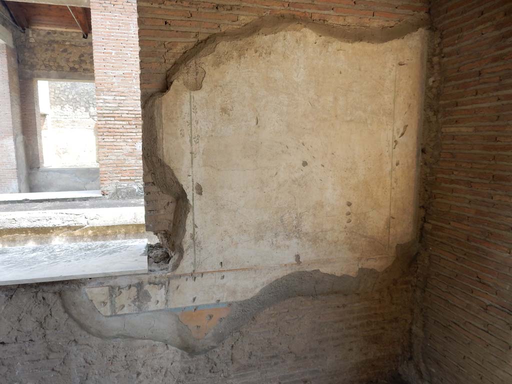 Stabiae, Villa Arianna, June 2019. Room E, detail of east wall in south-east corner. Photo courtesy of Buzz Ferebee.