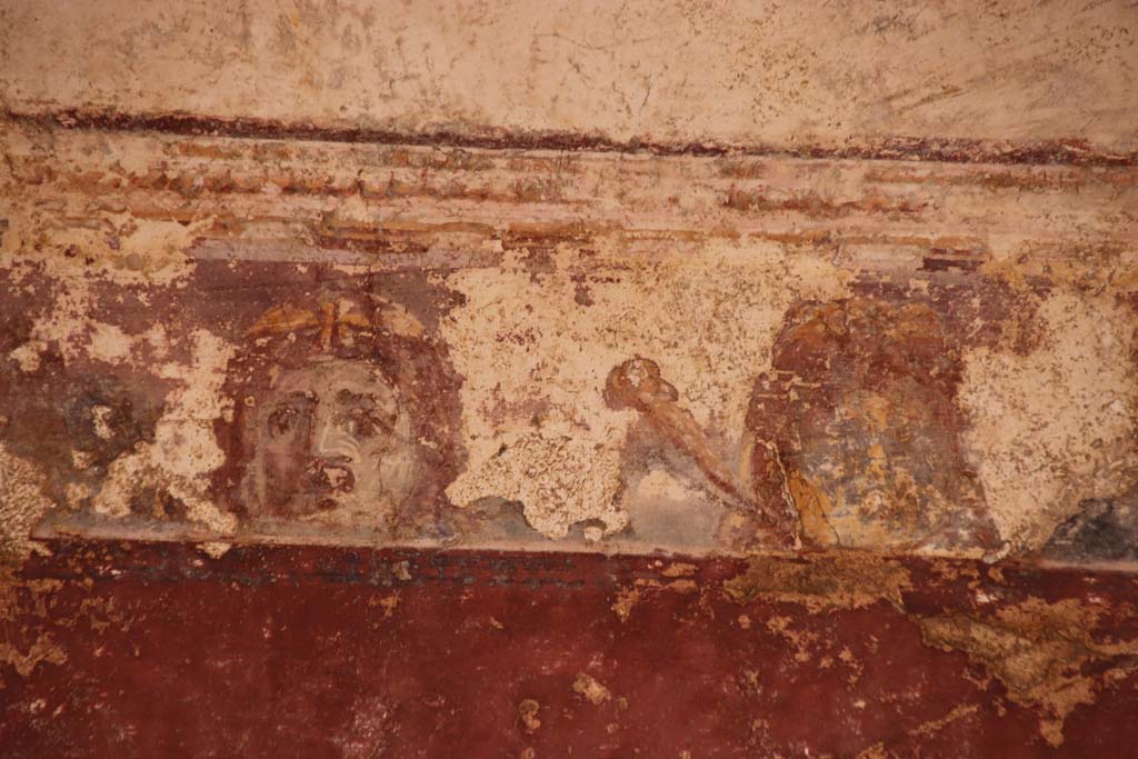 Stabiae, Villa Arianna, October 2020. Room 7, detail from centre of upper south wall. Photo courtesy of Klaus Heese.