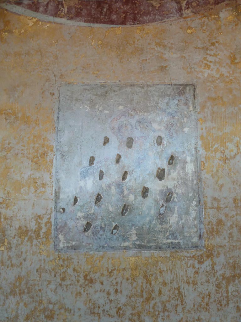 Stabiae, Villa Arianna, September 2015. Room 7, painted central panel from south wall.