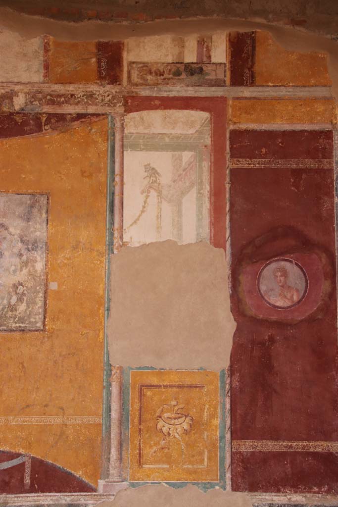 Stabiae, Villa Arianna, October 2020. Room 7, painted panel from west side of central wall painting on south wall. Photo courtesy of Klaus Heese.