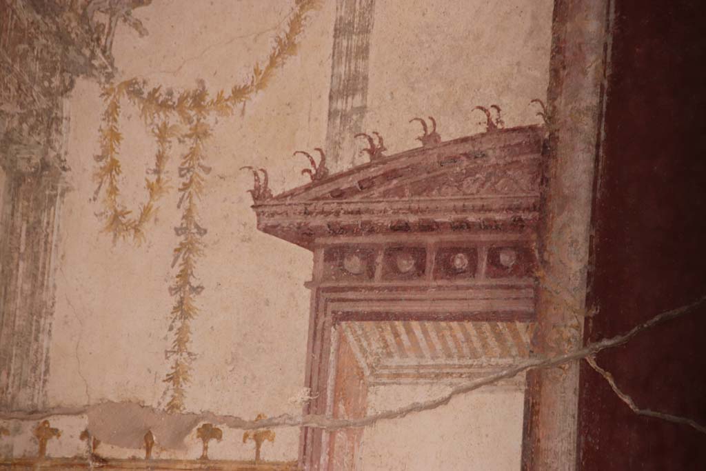 Stabiae, Villa Arianna, October 2020. Room 7, detail from west wall. Photo courtesy of Klaus Heese.