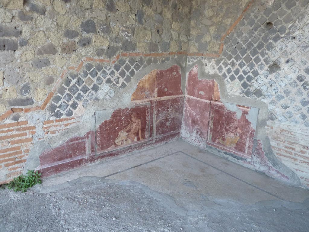 Stabiae, Villa Arianna, September 2015. 
Room 2, reconstructed walls above the terracotta line and painted zoccolo in the south-east corner.
