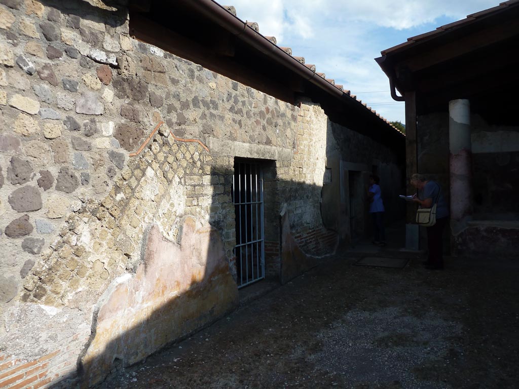 Stabiae, Villa Arianna, September 2015. Room 21, east wall and doorways to rooms 20, and 22.