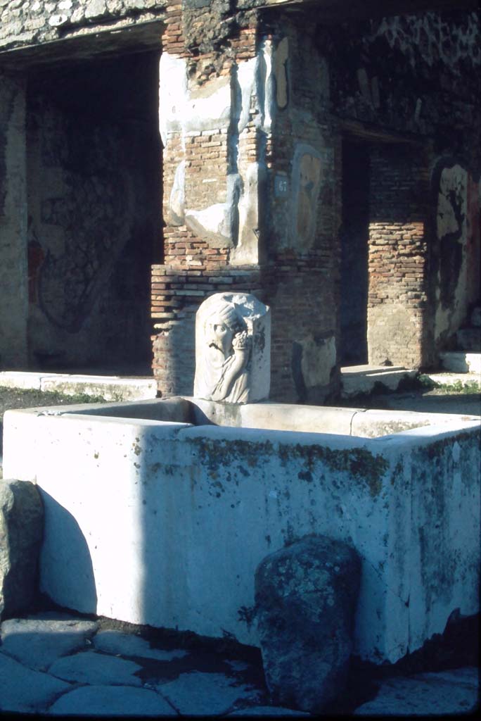 Fountain outside VII.9.67 and 68, Pompeii. 4th December 1971.
Photo courtesy of Rick Bauer, from Dr.George Fays slides collection.
