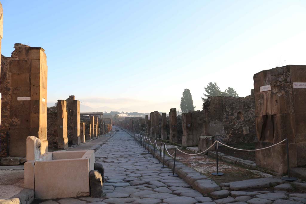 Fountain outside VII.9.67. Via dellAbbondanza, Pompeii. December 2018. 
Looking east between VII.13, on left behind fountain, and VIII.5, on right. Photo courtesy of Aude Durand.
