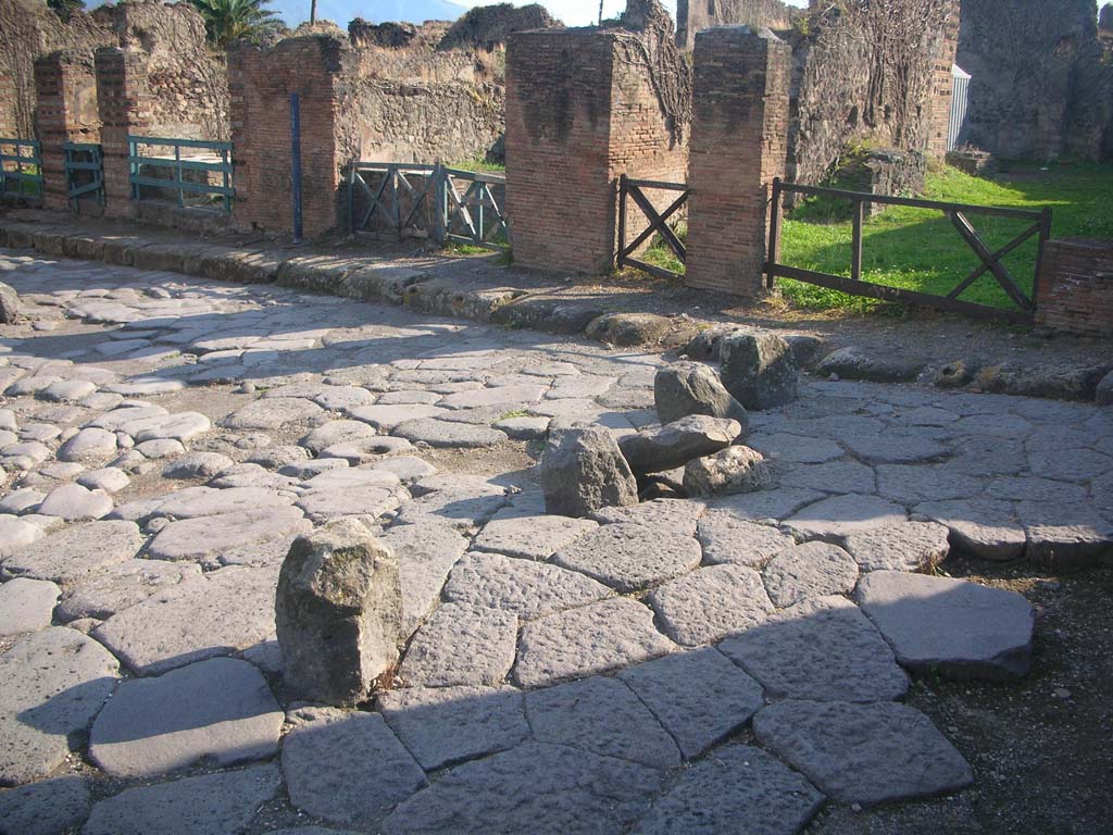 Castellum Acquae Pompeii. May 2006. Fenced water channel pit leading to Castellum Acquae. North-west side of Vesuvian Gate. 