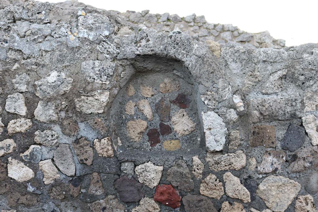 VII.7.4, Pompeii. December 2018. Arched niche in east wall of shop. Photo courtesy of Aude Durand.