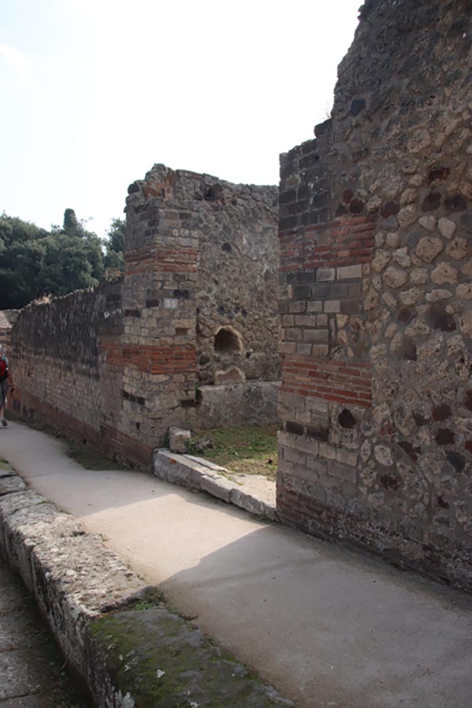 VIII.2.35 Pompeii. October 2023. Entrance doorway. Photo courtesy of Klaus Heese.